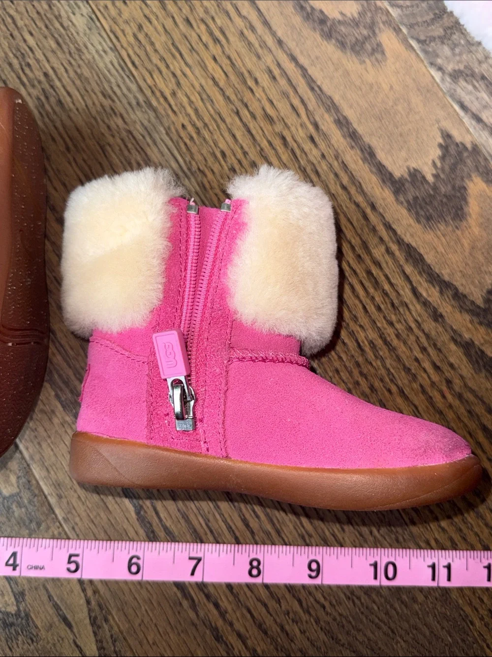 UGG Pink Shearling-Trim Kids Boots size 6 baby walker euc